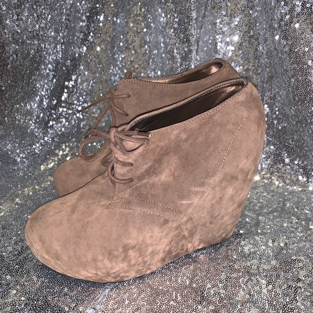 TAN NUDE WEDGE LACE UP HEELS